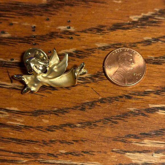 Gigio Giusti Flying Guardian Angel Lapel Pin Shiny Gold Tone Religious - Picture 7 of 7